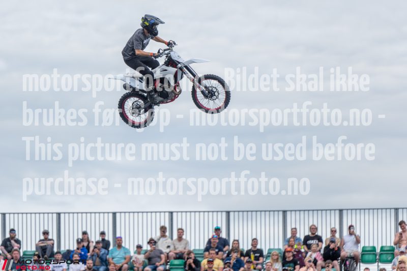 20250712-185408-DSC7261