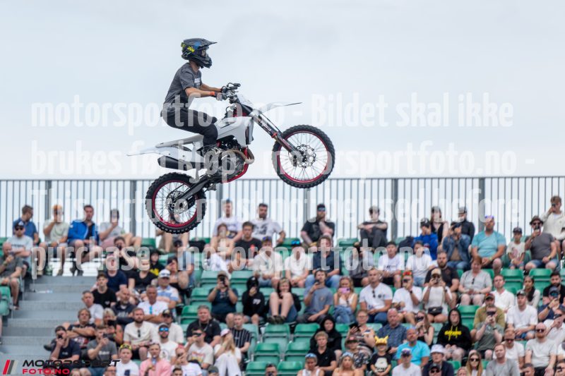 20250712-185657-DSC7385