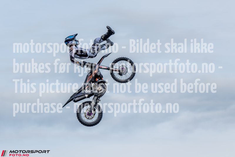 20250712-190729-DSC7614