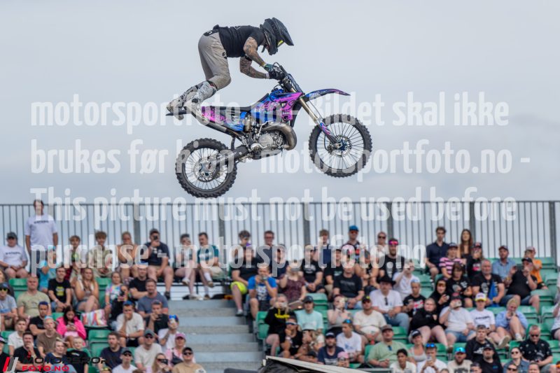 20250712-190758-DSC7644