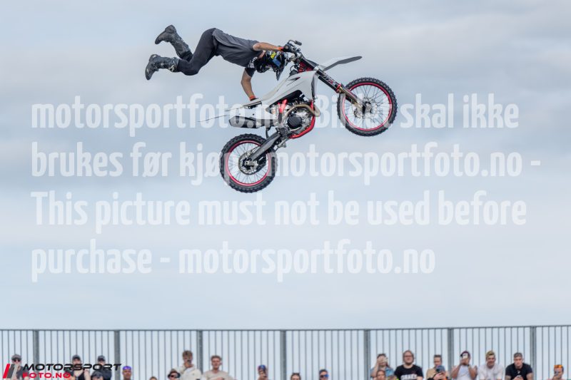 20250712-190805-DSC7654